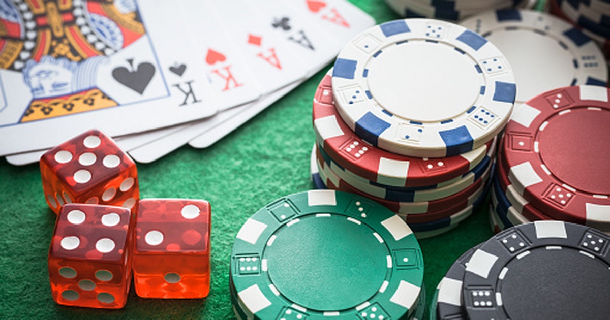 What is the difference between skill-based and luck-based online gambling games?